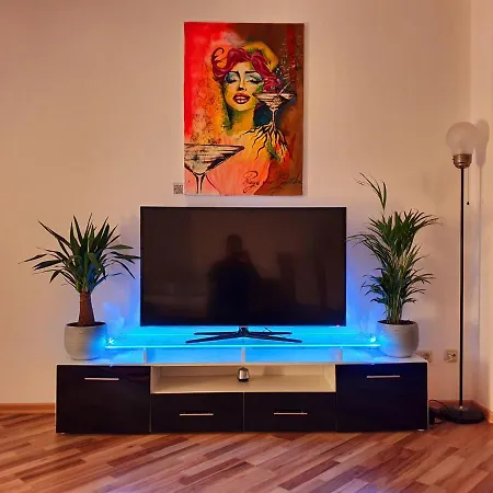 Cozy With Terrace & Netflix Near Concert Hall شقة *